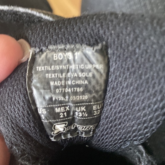 Boys shoes barely used. Lots more use - Picture 3 of 3